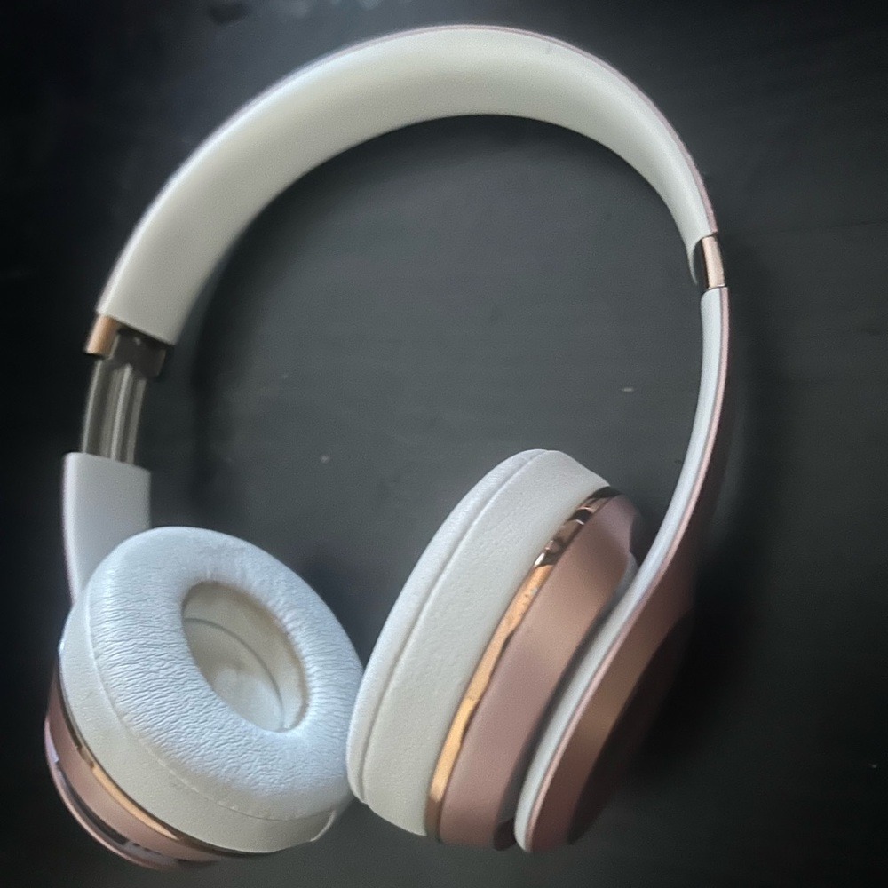 Beats Solo3 Wireless Headphones - Rose Gold